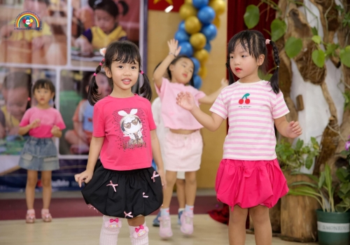 KHAI GIẢNG NĂM HỌC 2026 - 2027 - TINY 10 GIRL IN THE MIRROR AND  JUNGLE DANCE