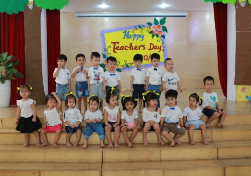 Hoạt động 20/11 Tiny 1 - Tiny Flower Montessori School
