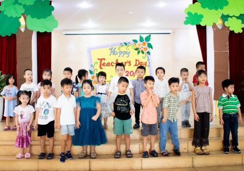 Hoạt động 20/11 Tiny 12 - Tiny Flower Montessori School
