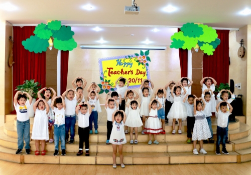 Hoạt động 20/11 Tiny 10 - Tiny Flower Montessori School
