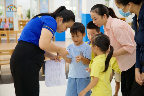 BAN GIÁM HIỆU TINY FLOWER MONTESSORI QUAN SÁT VÀ ĐÁNH GIÁ VIỆC TRIỂN KHAI KẾ HOẠCH GIẢNG DẠY TẠI LỚP 3–6 TUỔI
