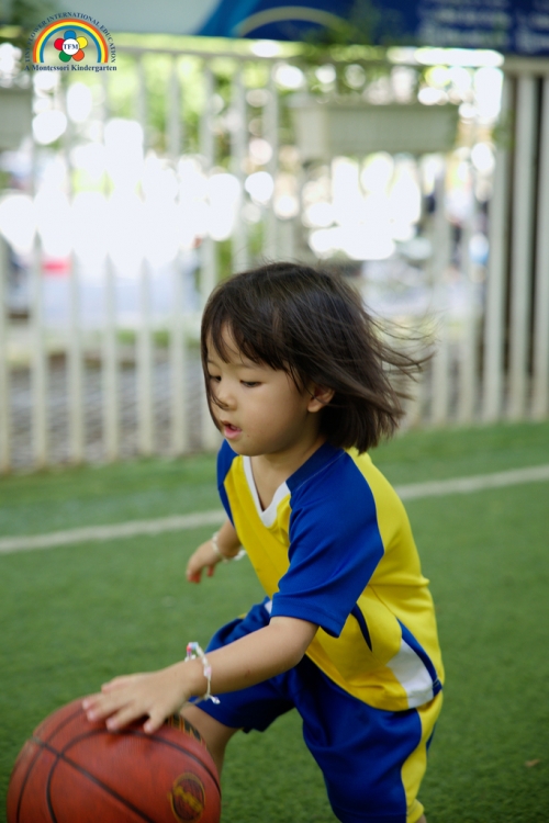 KHỎE MẠNH – TỰ TIN – NĂNG ĐỘNG CÙNG LỚP HỌC BÓNG RỔ TẠI TINY FLOWER MONTESSORI