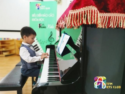 Biểu diễn báo cáo khóa học Piano Kids